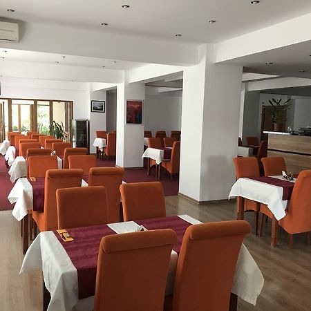 Hotel Otopeni Bagian luar foto