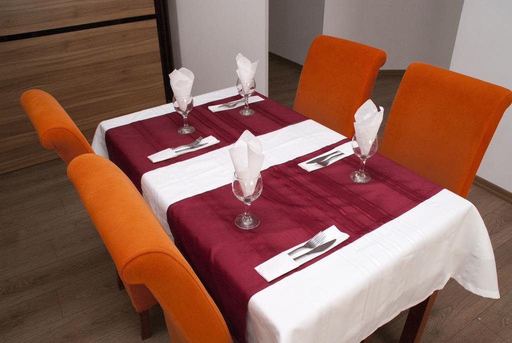 Hotel Otopeni Bagian luar foto