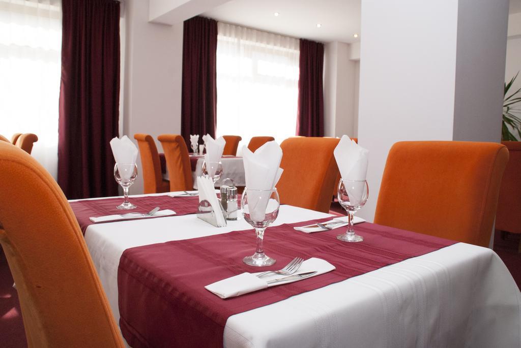 Hotel Otopeni Bagian luar foto