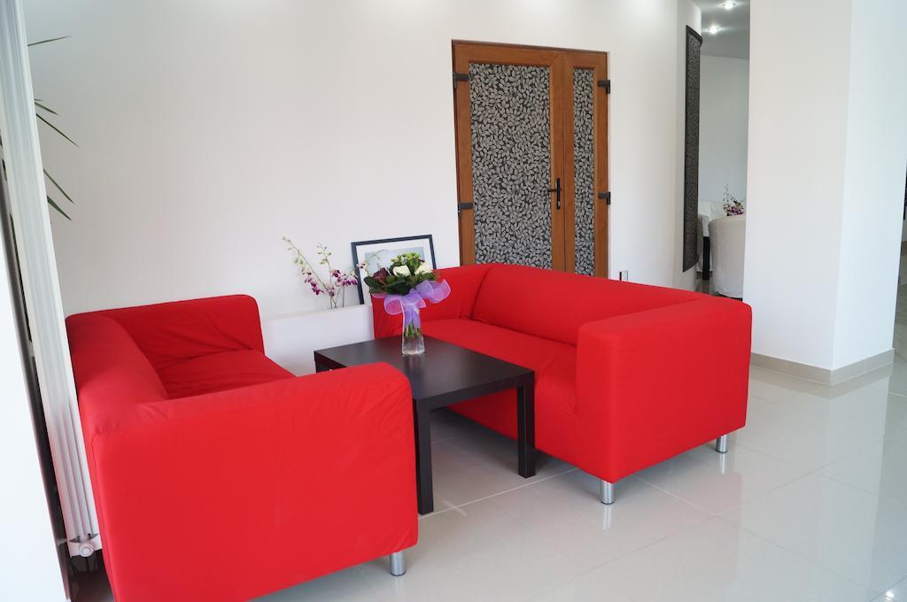 Hotel Otopeni Bagian luar foto
