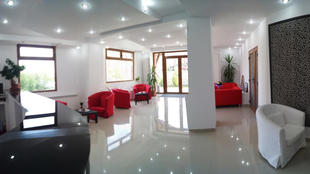 Hotel Otopeni Bagian luar foto