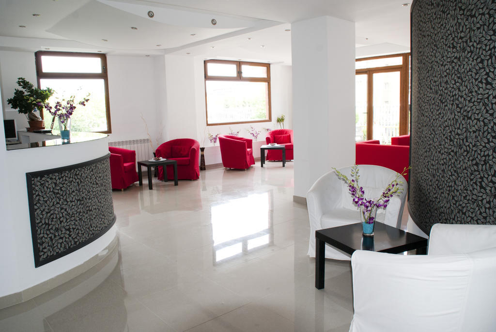 Hotel Otopeni Bagian luar foto