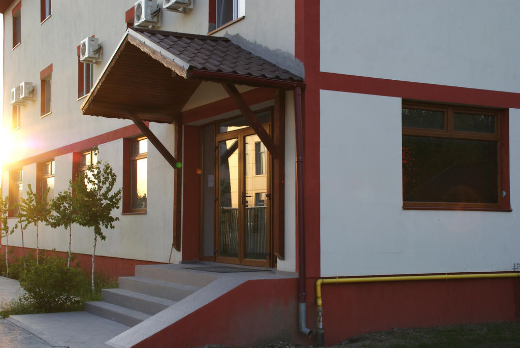 Hotel Otopeni Bagian luar foto