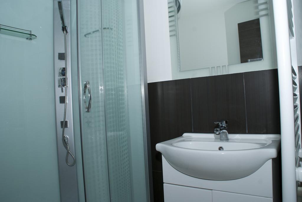 Hotel Otopeni Ruang foto