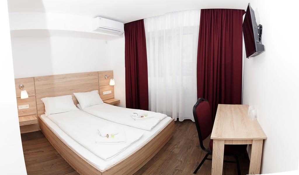 Hotel Otopeni Bagian luar foto
