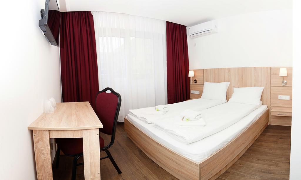 Hotel Otopeni Bagian luar foto